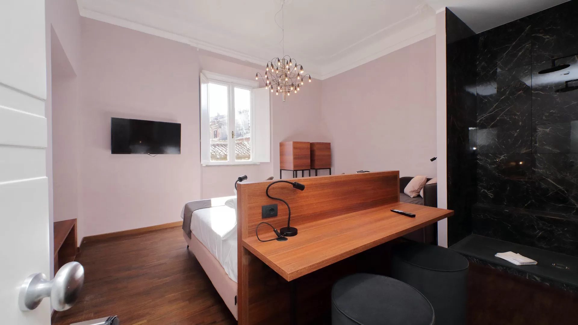 <b>King Superior Room</b>