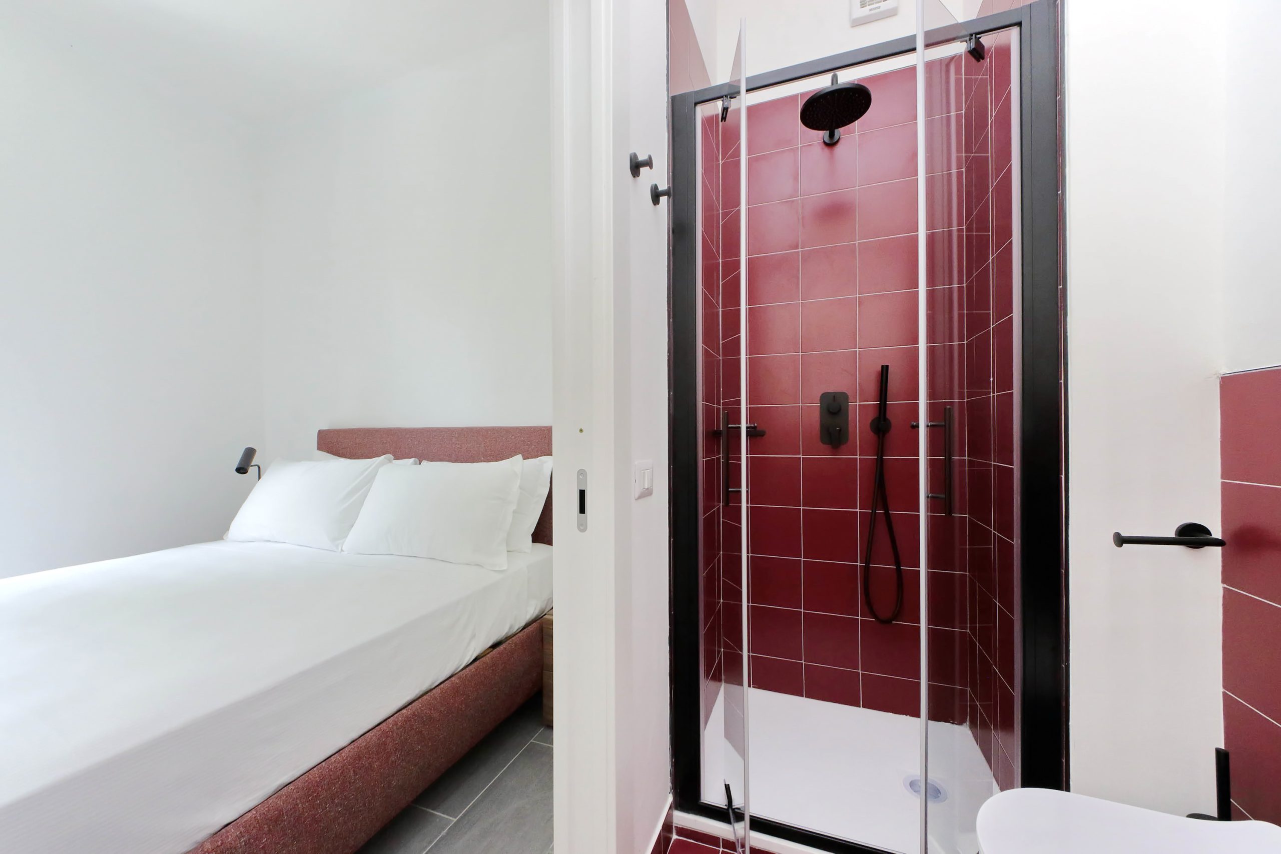 <b>DELUXE DOUBLE ROOM </b>