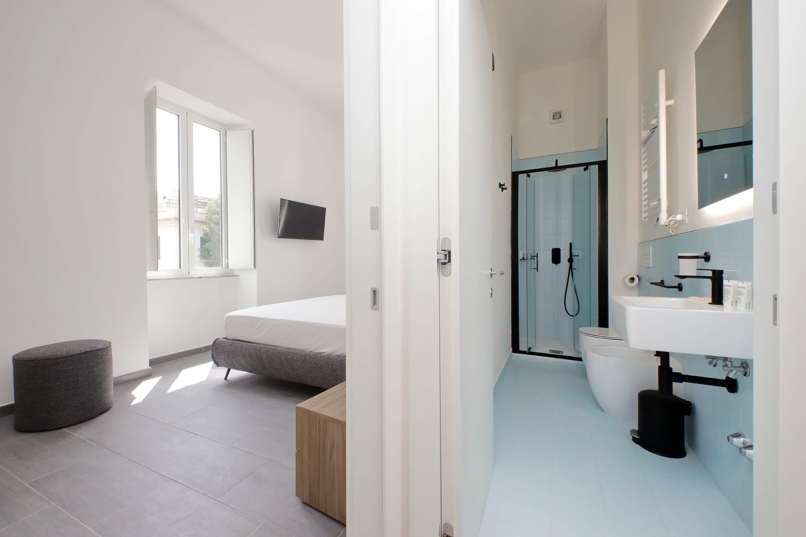 <b>DELUXE TRIPLE ROOM </b>