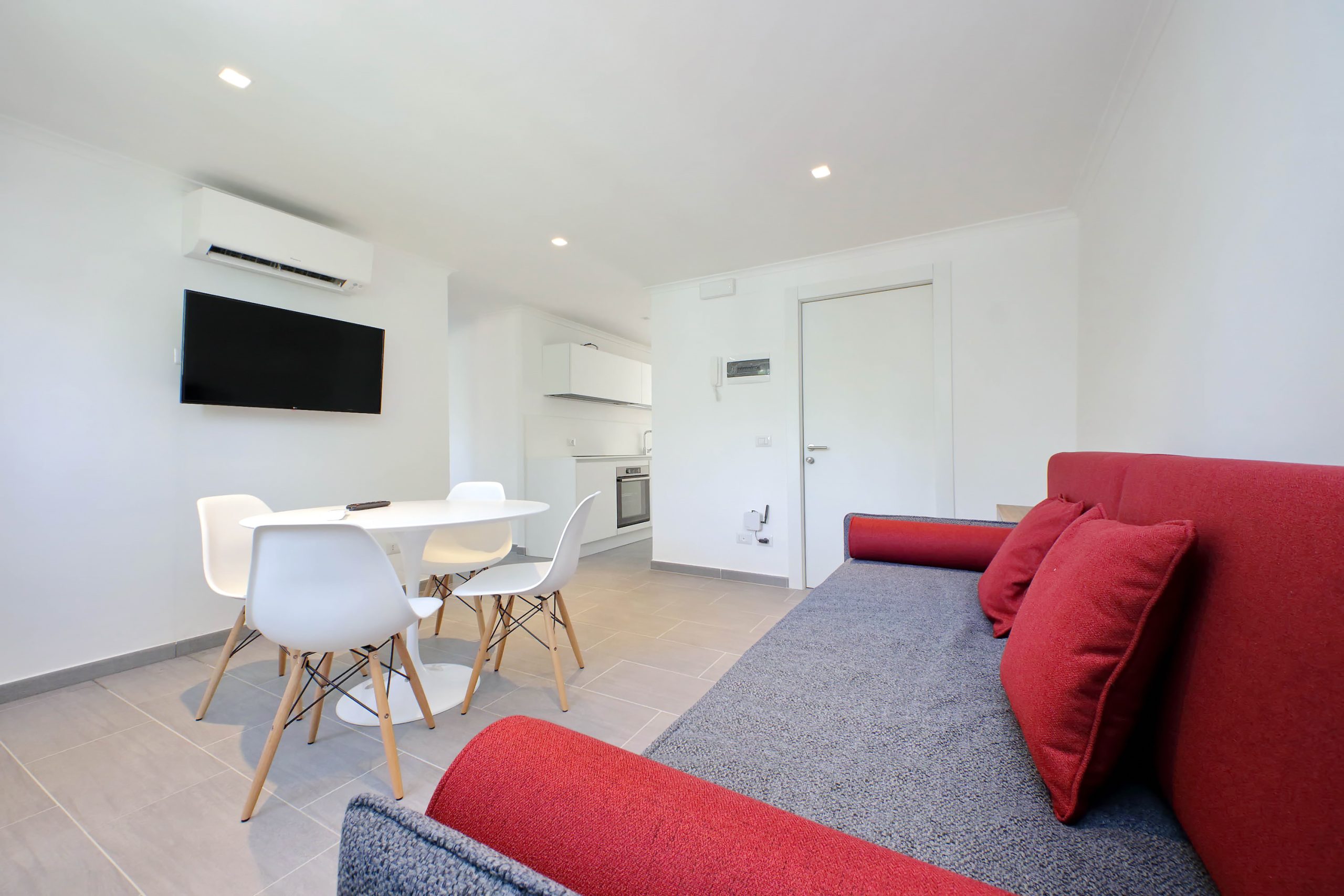 <b>TOP FLOOR WITH TERRACE </b>