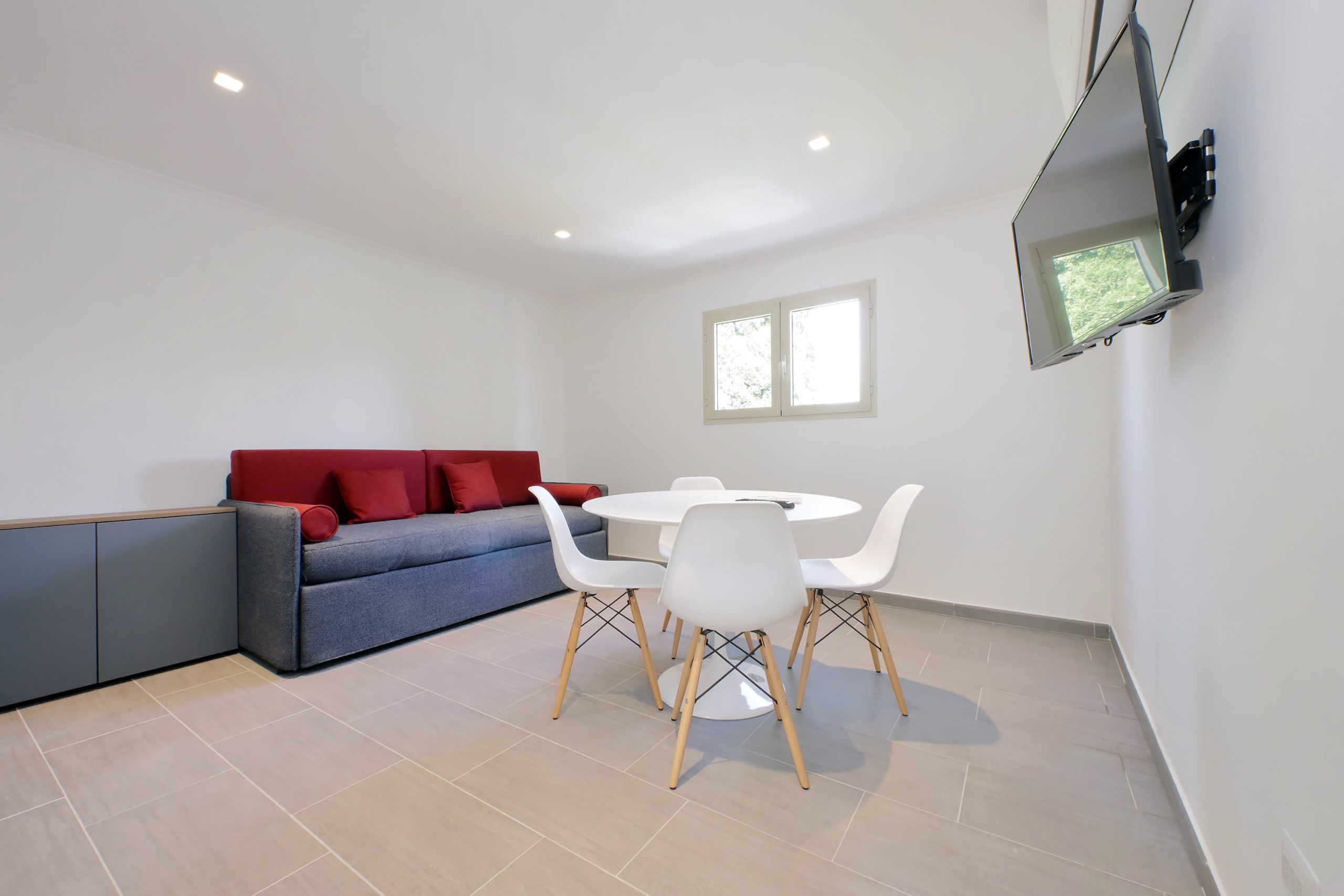 <b>TOP FLOOR WITH TERRACE </b>