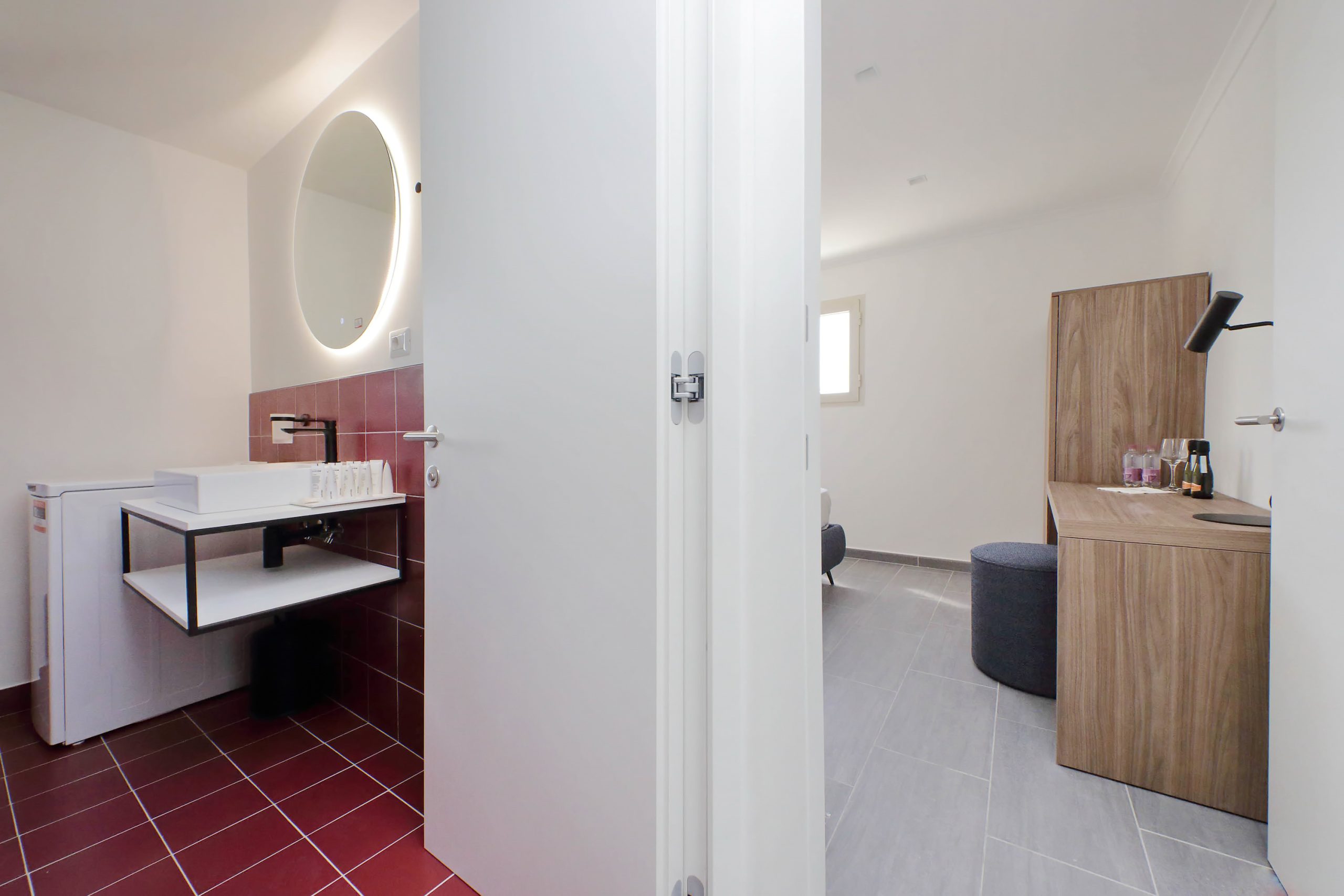 <b>TOP FLOOR WITH TERRACE </b>