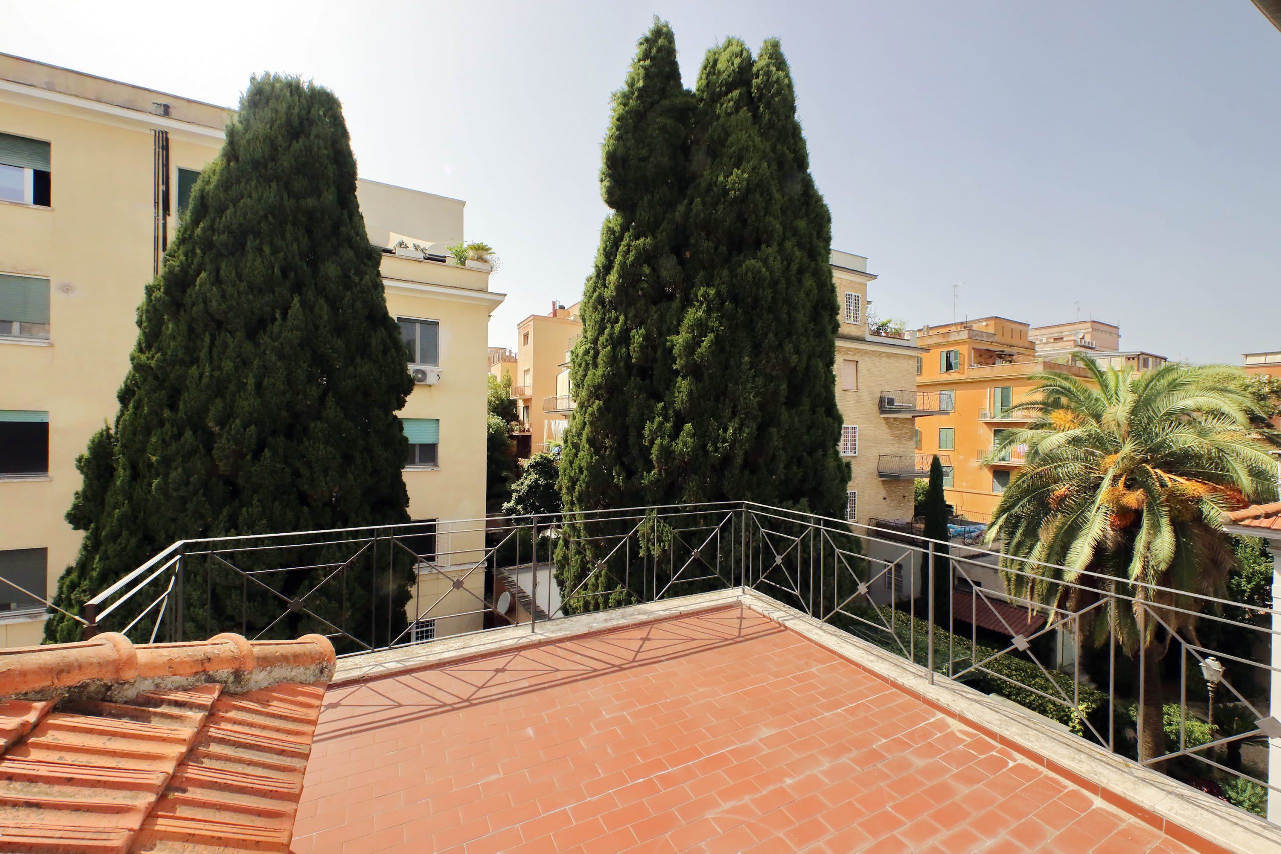 <b>TOP FLOOR WITH TERRACE </b>