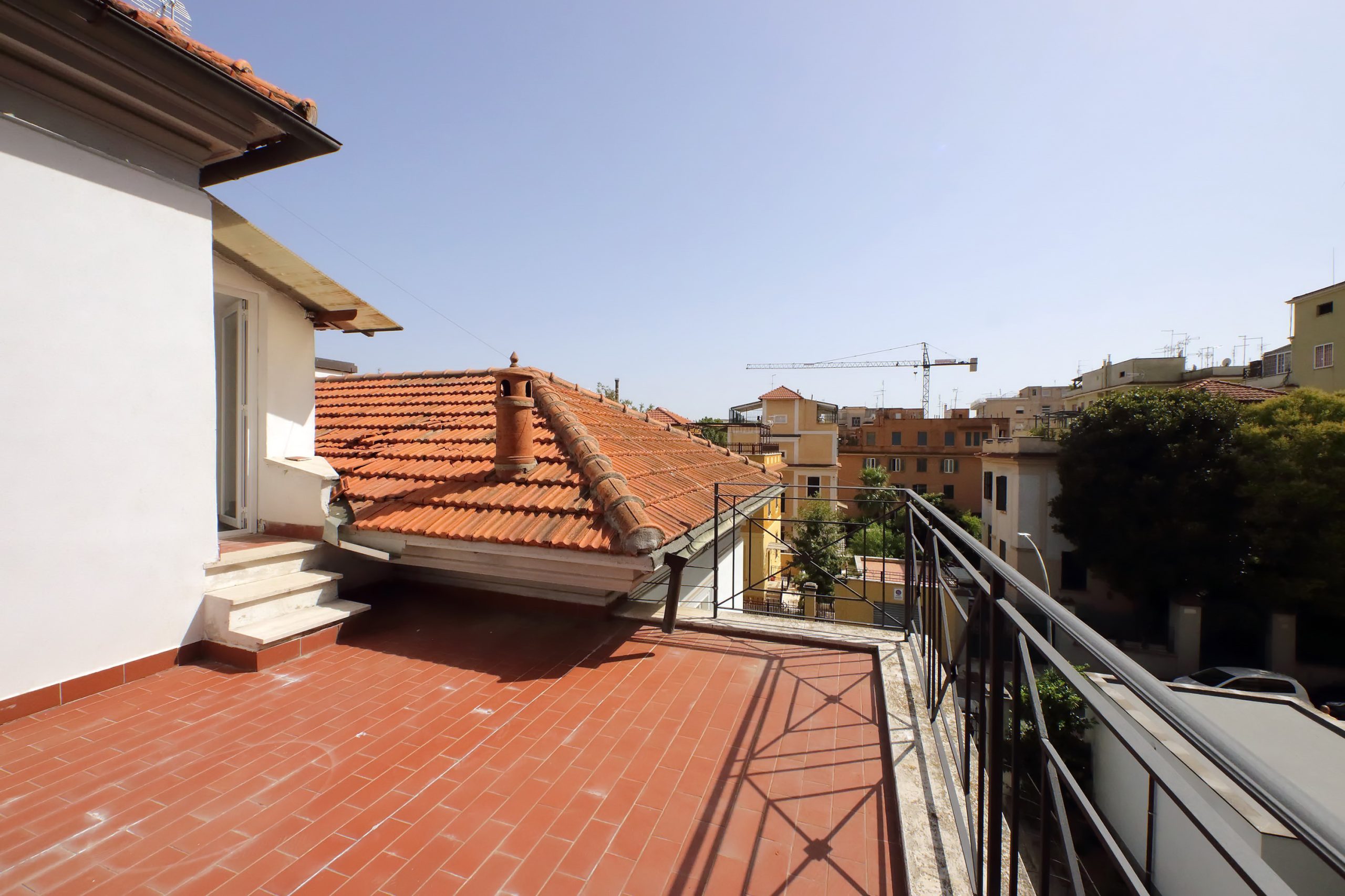 <b>TOP FLOOR WITH TERRACE </b>