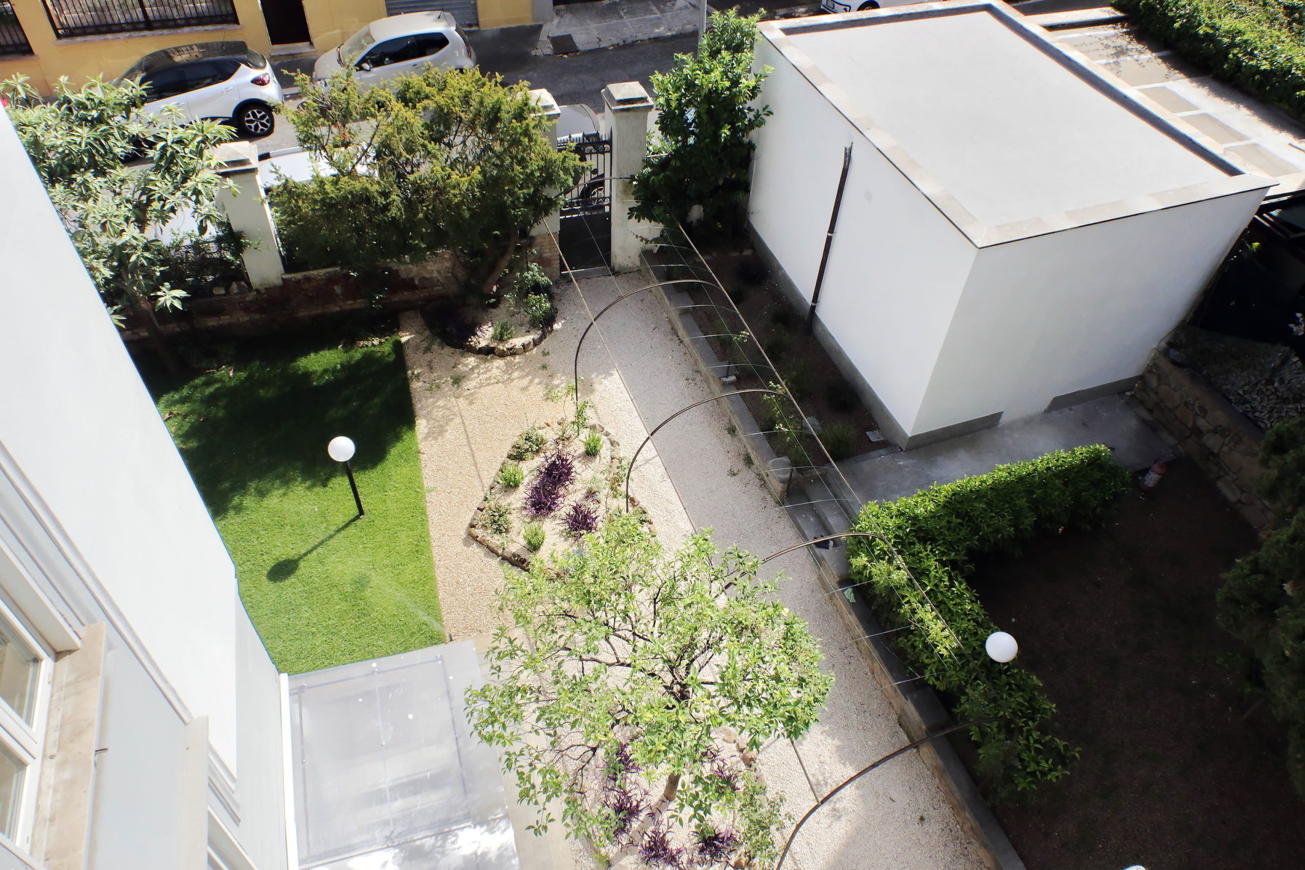 <b>TOP FLOOR WITH TERRACE </b>